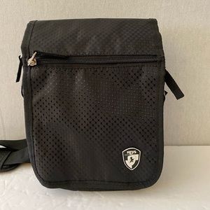 Heys Crossbody Travelmate